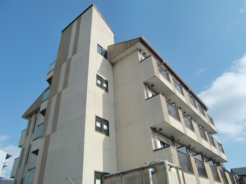建物外観　外壁新しくしました