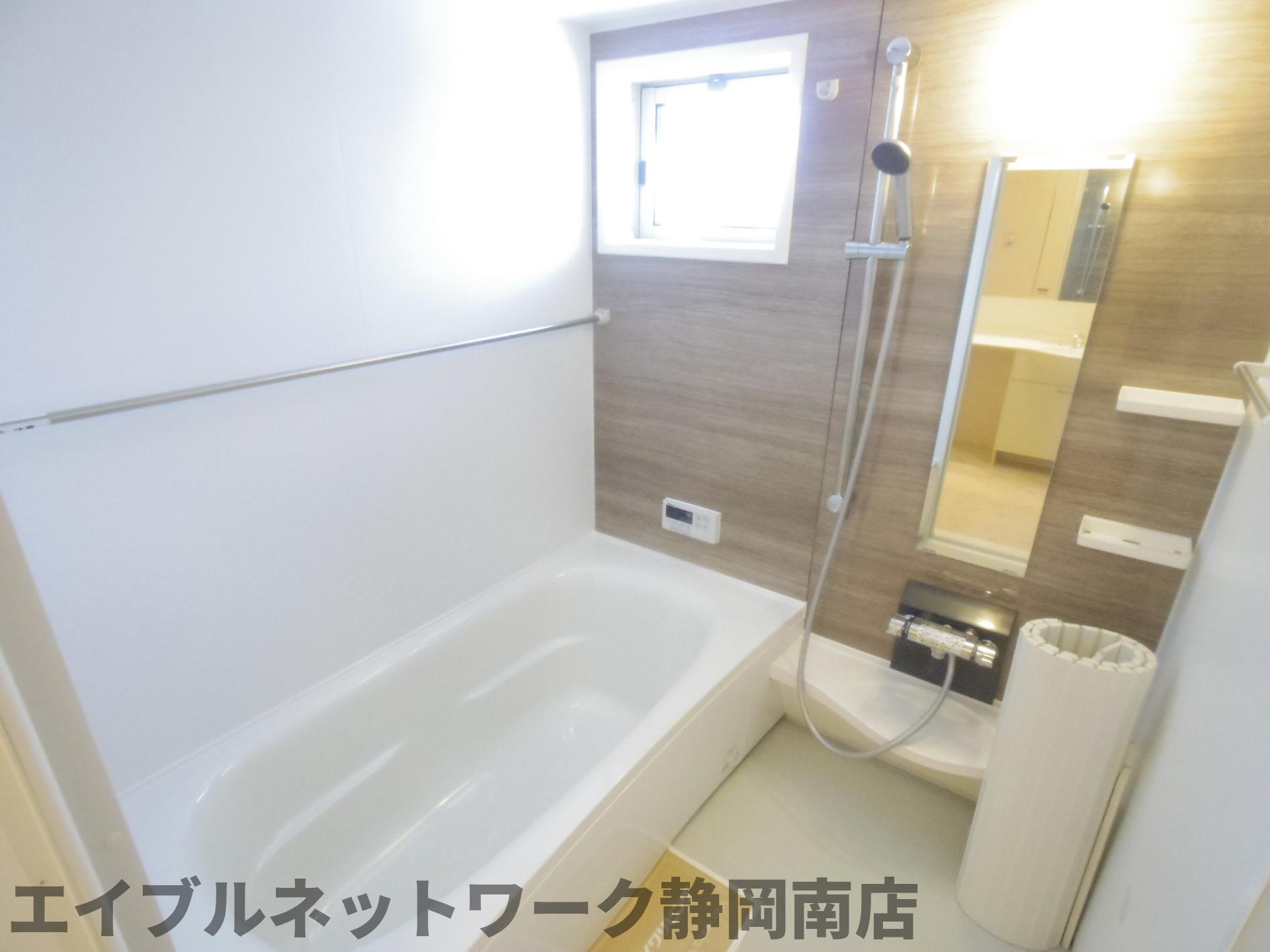 バス・シャワールーム　コンパクトで使いやすいお風呂です