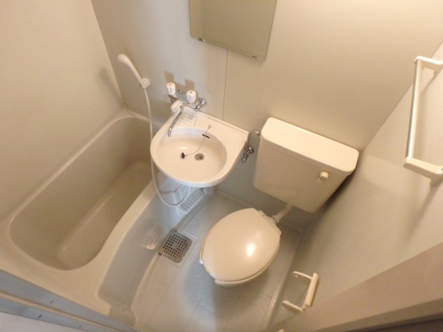 バス・シャワールーム　落ち着いた空間のお風呂です