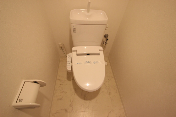 トイレ　※掲載写真は同マンション別部屋参考写真となります。