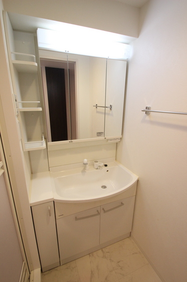 洗面設備　※掲載写真は同マンション別部屋参考写真となります。