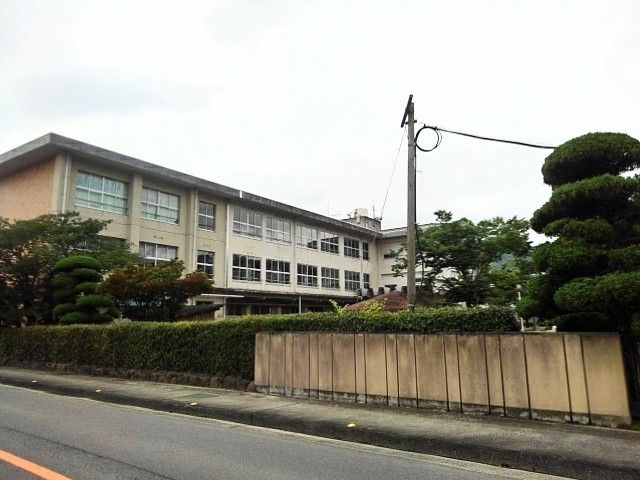 小学校　三豊市立比地小学校（小学校）まで500m
