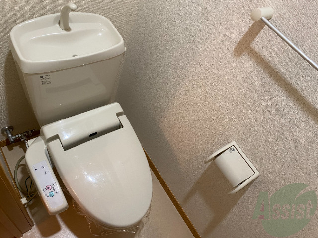 トイレ　ウォシュレットなどの各機能が付いた便利なトイレです。