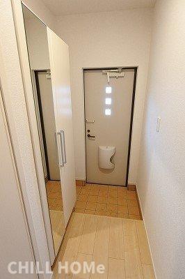 玄関　当社、チルホームのHPもご覧ください(^^)/物件情報多数♪