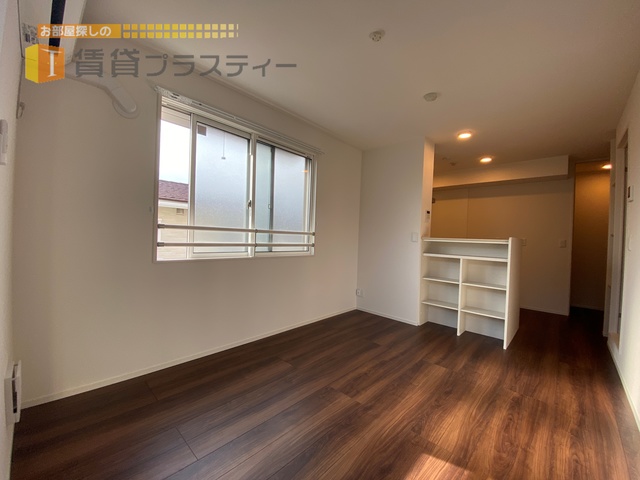 居室・リビング　日の当たりも風の通りも気持ちの良いお部屋です