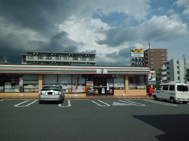 コンビニ　セブンイレブン（コンビニ）まで300m
