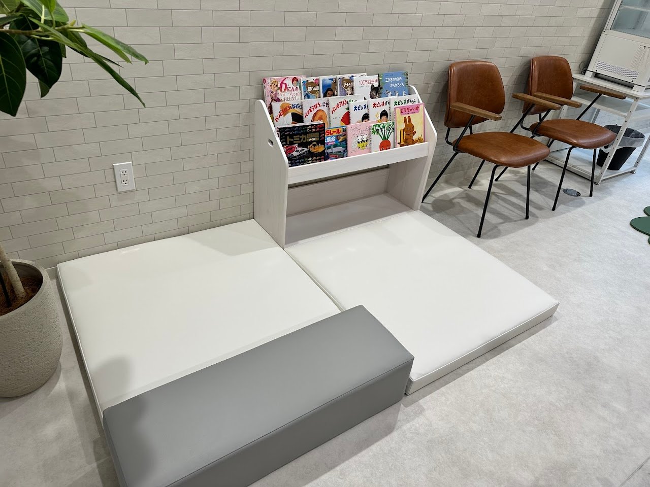 ドラックストア　ちょうちょ薬局　御嶽山店（ドラッグストア）まで100m
