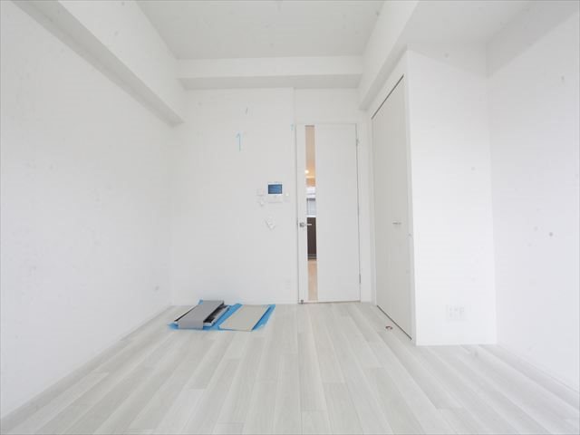 その他部屋・スペース　洋室7.0帖　エアコン付　バルコニーに面しています