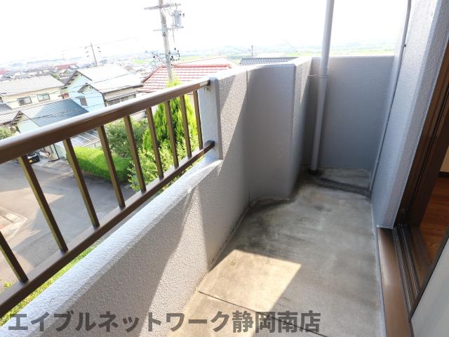 バルコニー　開放的で明るい空間を演出してくれるバルコニーです