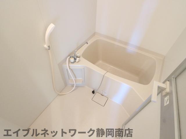 バス・シャワールーム　落ち着いた空間のお風呂です
