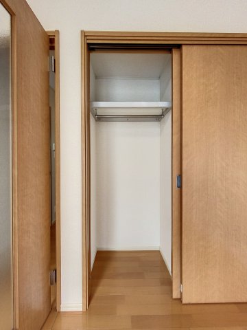 収納　ハンガーポール付のクローゼット