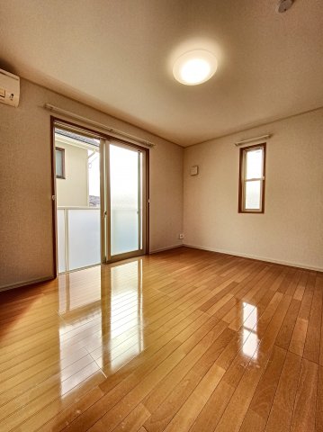 居室・リビング　2面採光のお部屋です。