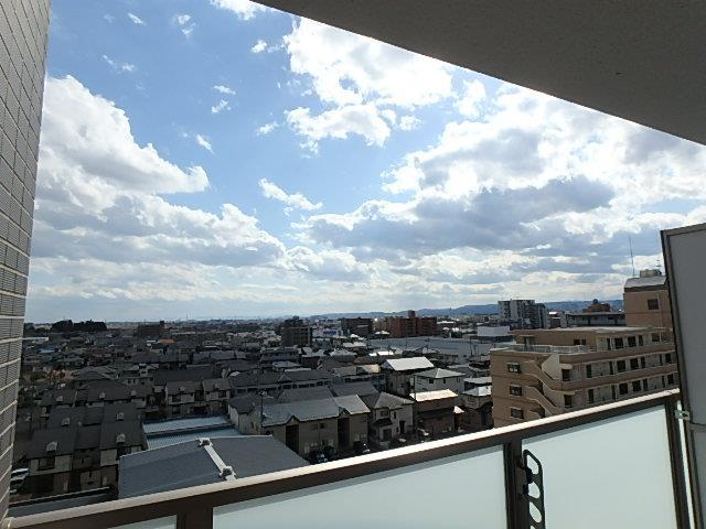 バルコニー　南向きで明るい日差しが差し込みます
