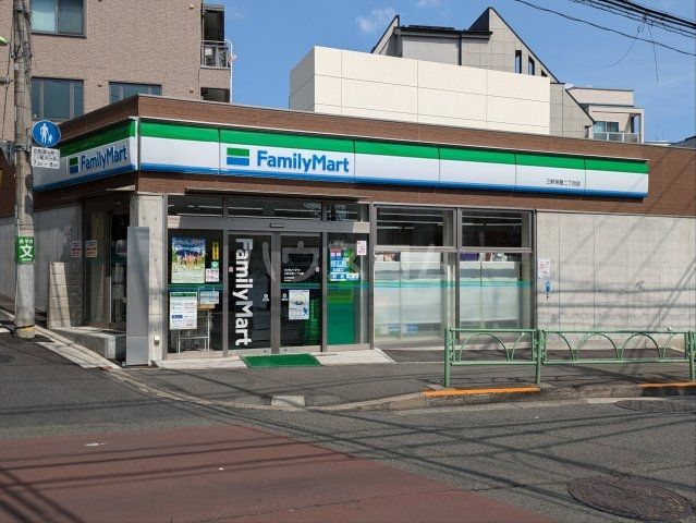 コンビニ　ファミリーマート 三軒茶屋二丁目店（コンビニ）まで2029m