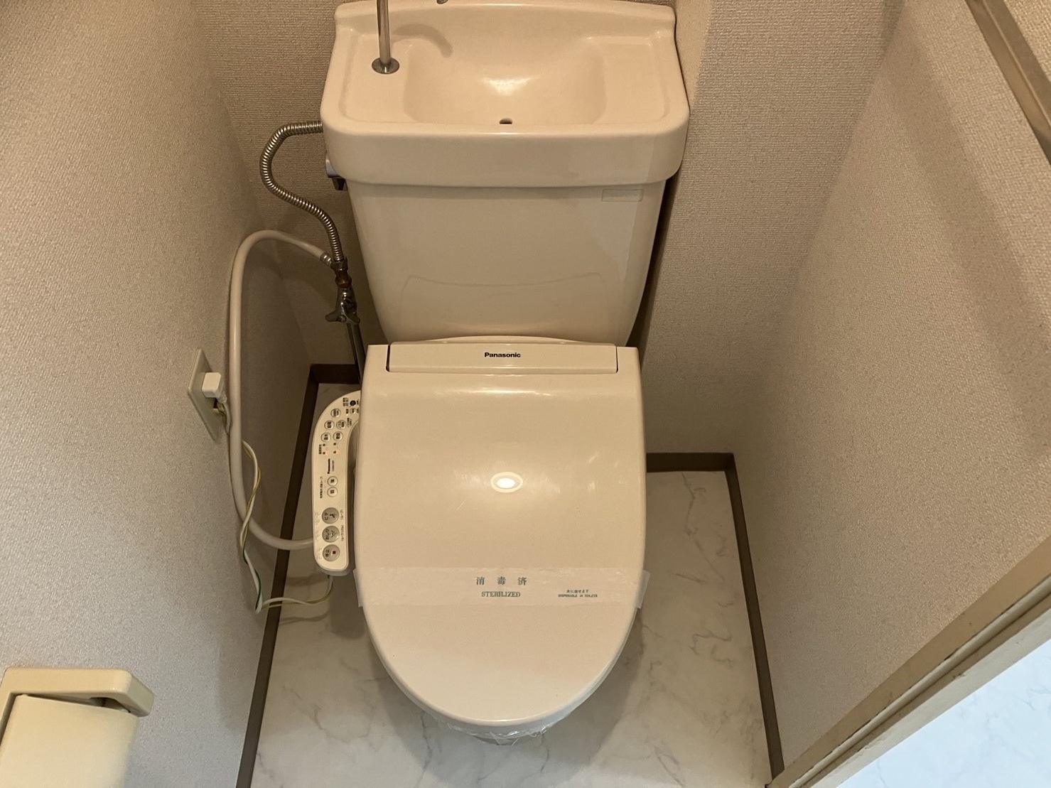 トイレ　※写真は105号室のものです