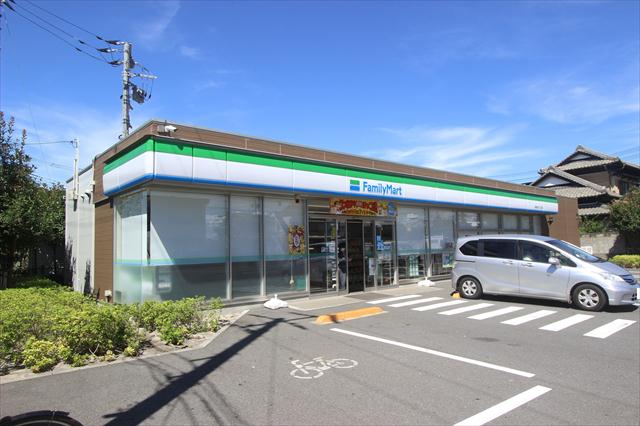 コンビニ　ファミリーマート（コンビニ）まで816m
