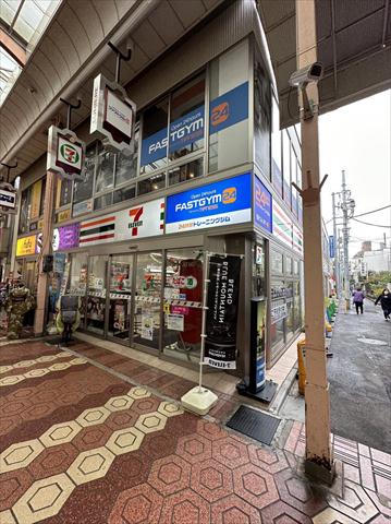 コンビニ　セブンイレブン（コンビニ）まで918m