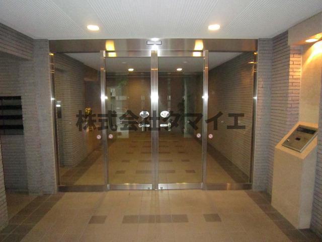 エントランス　落ち着いたエントランスです