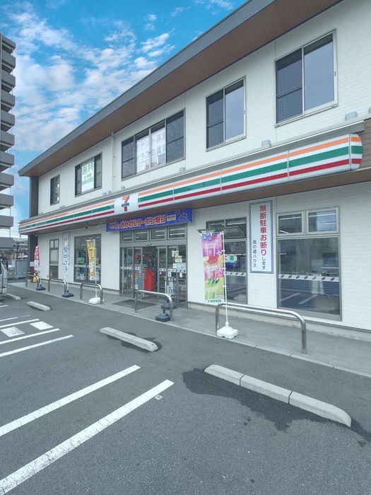 コンビニ　セブンイレブン（コンビニ）まで180m