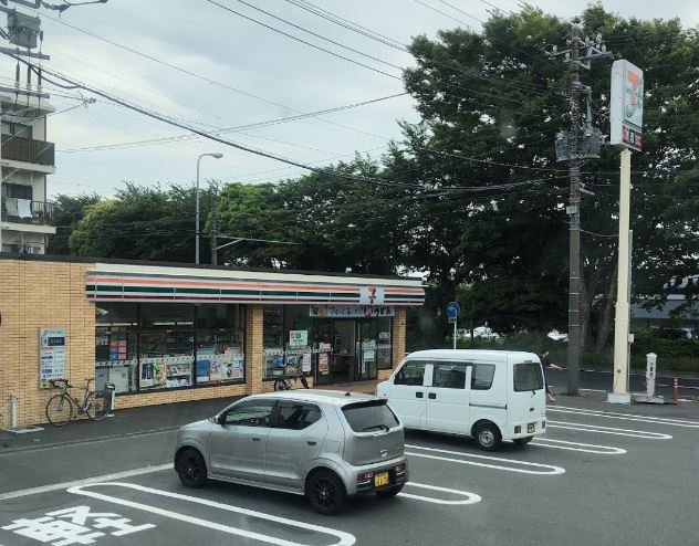 コンビニ　セブン-イレブン 横浜原宿４丁目店（コンビニ）まで795m