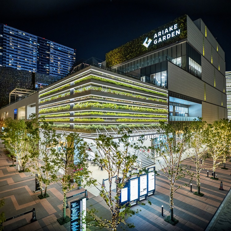銀行　三井住友銀行有明ガーデン店（銀行）まで876m