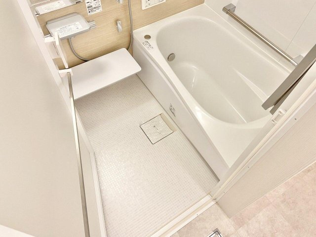 バス・シャワールーム　清潔感ある浴室！