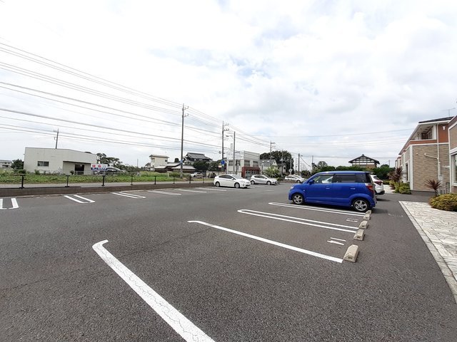 駐車場　車をお持ちの方に嬉しい駐車場付きの物件です