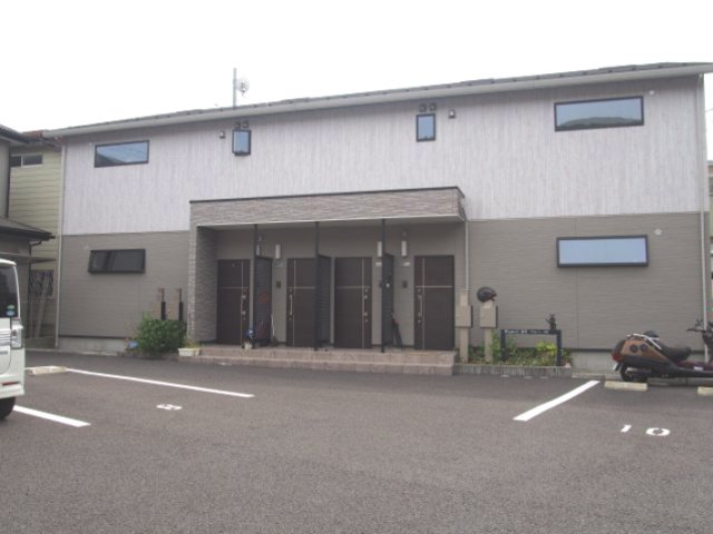 建物外観　落ちついた外観の全室2LDKのアパートです。新生活をこちらで