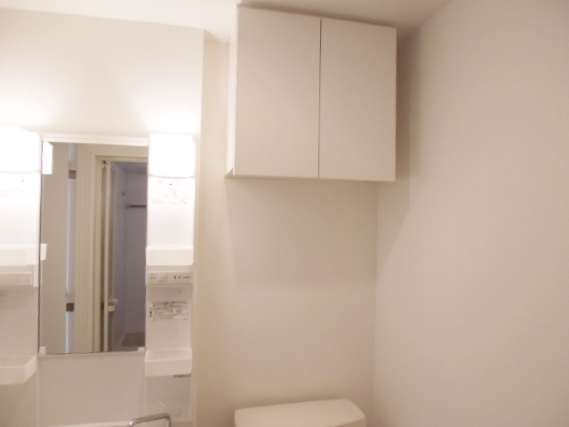 収納　トイレ上部にも収納棚付いてますよ☆
