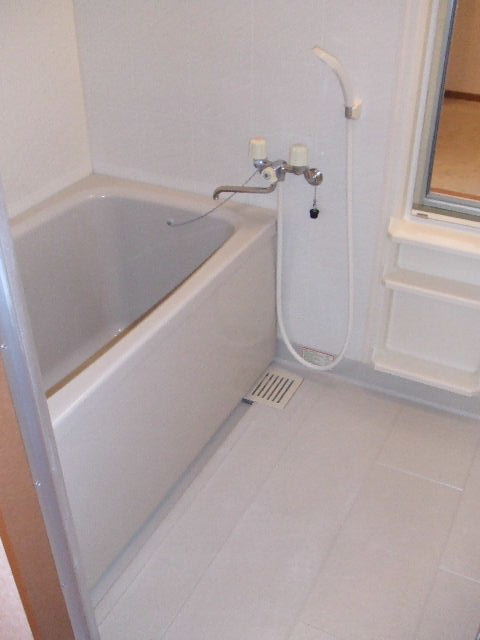 バス・シャワールーム　別部屋の参考写真です。