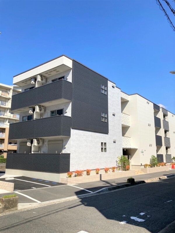 建物外観　同タイプ同モデルの写真を使用