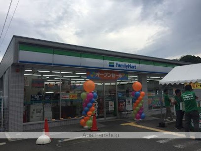 コンビニ　ファミリーマート（コンビニ）まで468m