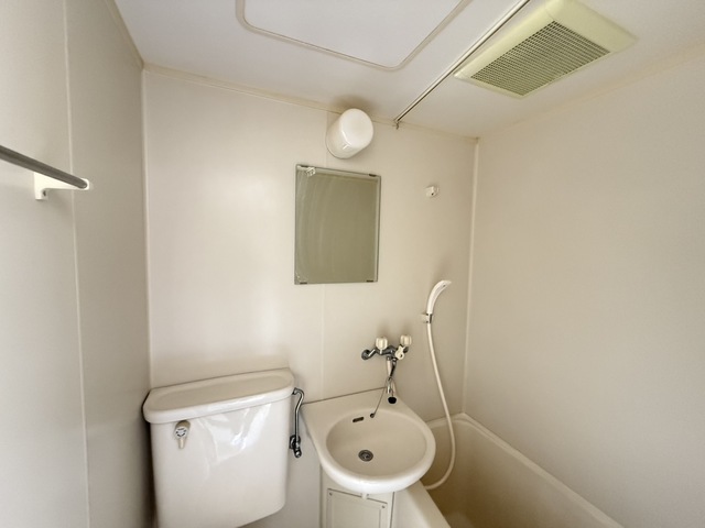 洗面設備　別部屋参考写真です