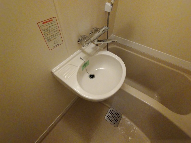洗面設備　こちらに洗面台があります。朝の洗顔はこちらで。