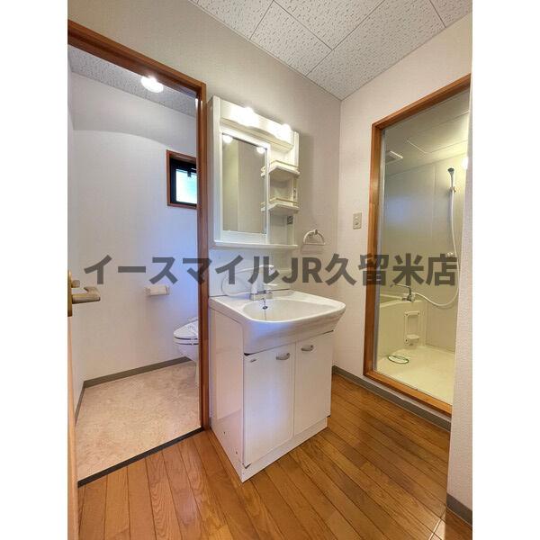 洗面設備　ゆったりとスペースのある洗面所