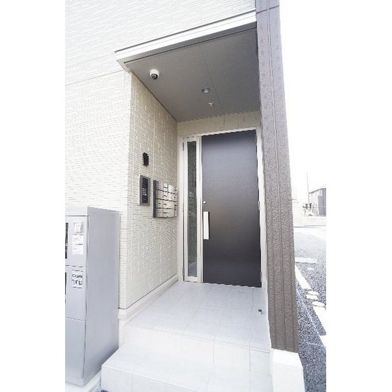 その他　共用エントランスにはオートロックあり
