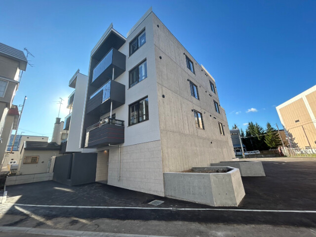 建物外観　札幌市白石区栄通５「Ａｔｔｒａｅｎｔｅ」