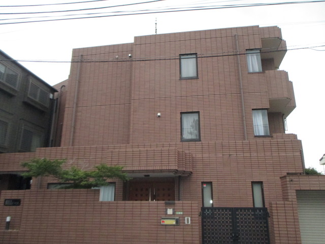 建物外観　外壁タイル貼３階建てマンション