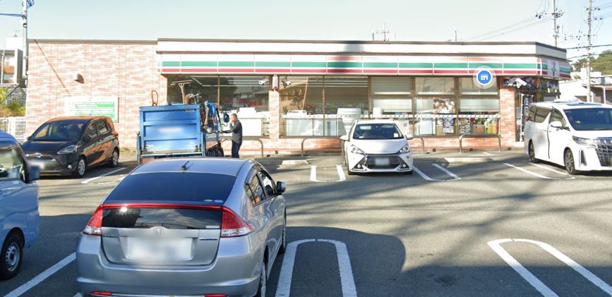 コンビニ　セブンイレブン 高槻郡家新町店（コンビニ）まで578m
