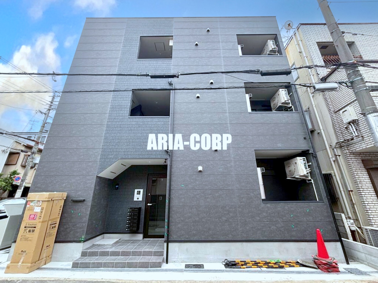 建物外観　2025年完成、大手ハウスメーカー施工のデザイナーズアパート
