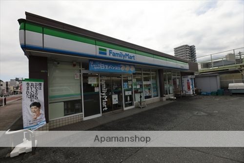 コンビニ　ファミリーマート横須賀根岸町店（コンビニ）まで291m
