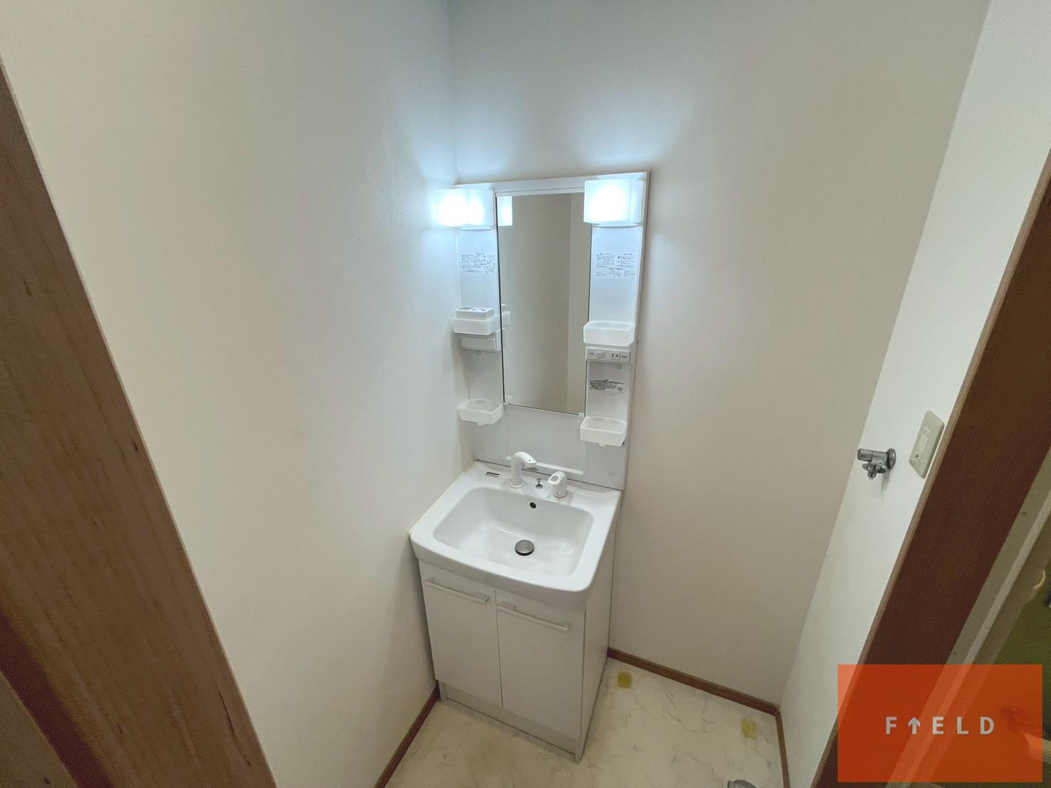 洗面設備　※別部屋写真。現状優先。