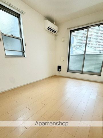 アンジュ カーサの居間写真