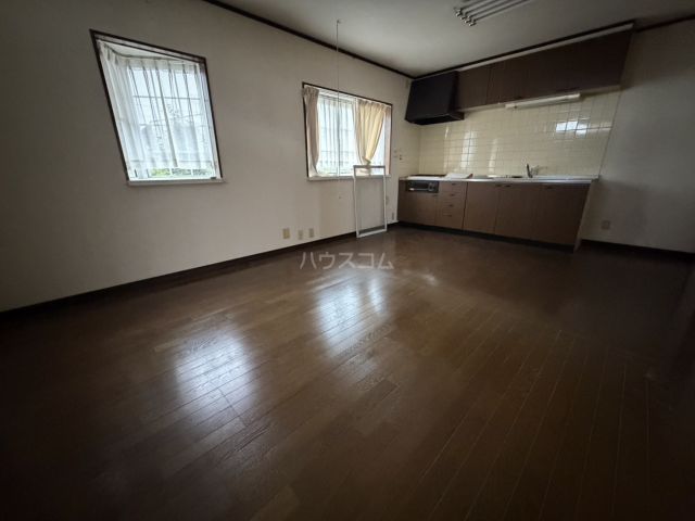 N COURT IIの居間写真
