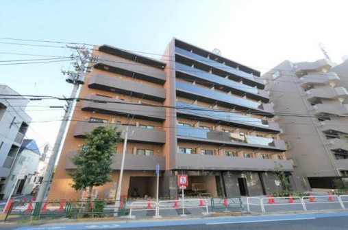 建物外観　鉄筋コンクリート造のがっちりとした建物。