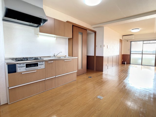 キッチン　掲載写真は空室の別部屋を掲載しております。実際のお部屋と仕様