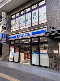 コンビニ　ローソン 東新宿明治通店（コンビニ）まで350m