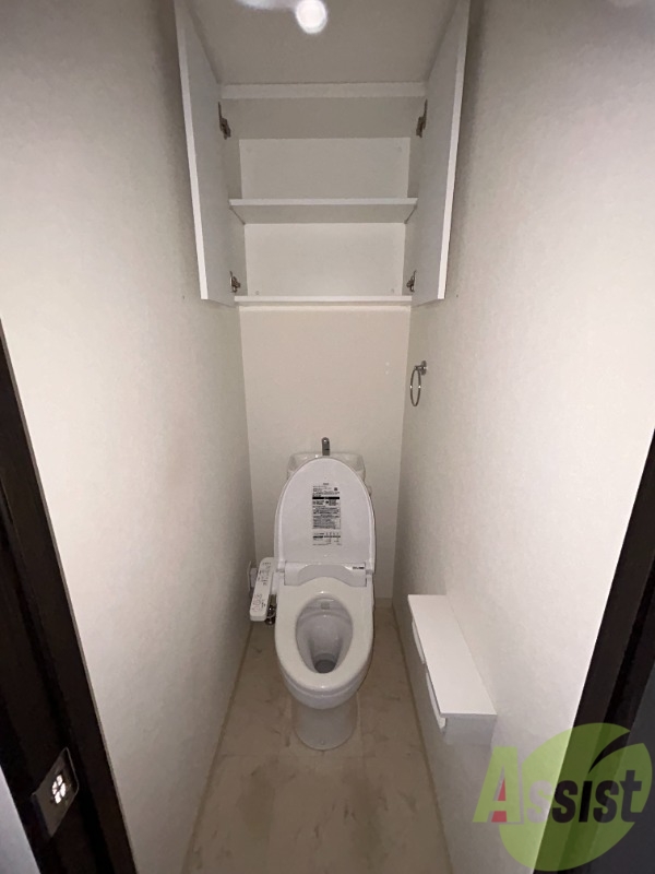 トイレ　トイレは便利なウォッシュレット機能付きです。