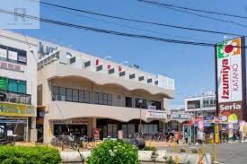 スーパー　イズミヤ交野店（スーパー）まで999m