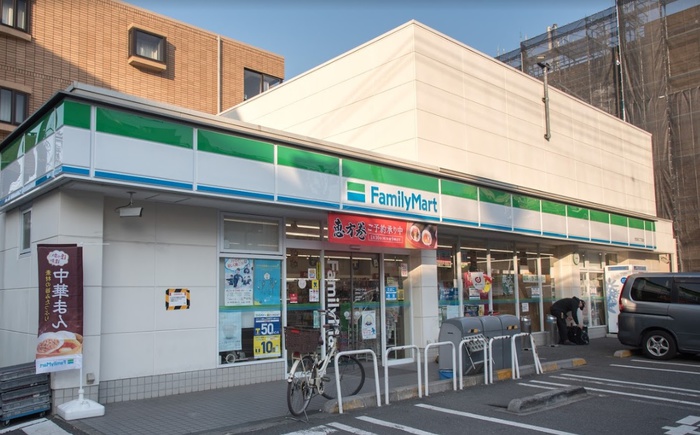 コンビニ　ファミリーマート世田谷二丁目店（コンビニ）まで254m